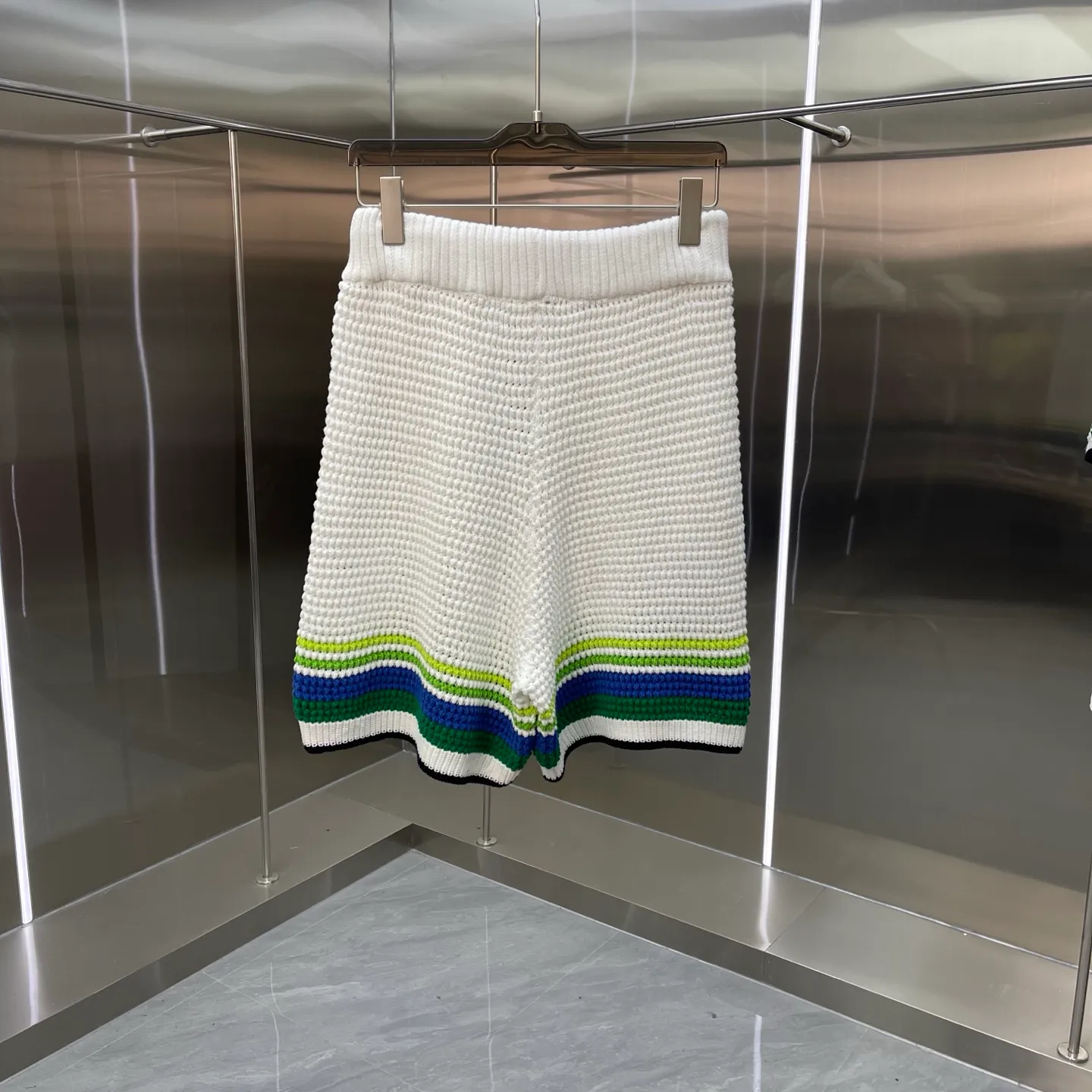 CASABLANCA Casablanca sweater suit (high version) Original development Comfortable upper body Imported equipment Original high-density embroidered seal Two-color splicing Hand-sewn cuffs + hem Made by domestic first-line brands Factory OEM workmanship Impeccable Sizes: S M L XL XXL